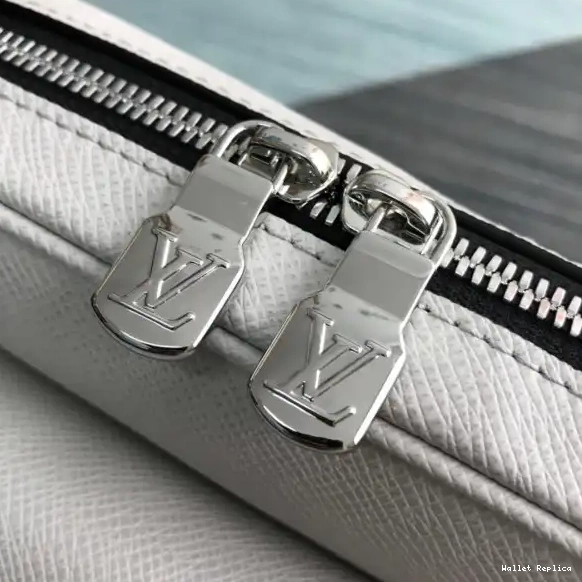 Affordable LOUIS VUITTON OUTDOOR MESSENGER 0629
